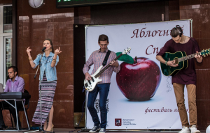 В районе Чертаново Южное отметили Яблочный спас 