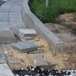 укладка бордюрного камня и технического тротуара у дома № 44 по Каширскому шоссе
