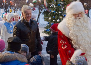 Елку мэра Москвы в предновогодние и праздничные дни посетят около 17 тысяч детей
