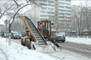 Две бригады направлены на уборку снега в районе