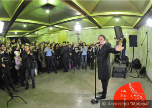 Григорий Лепс выступил перед пассажирами столичного метро