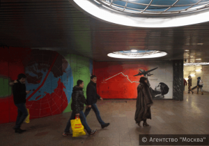 Для удобства москвичей и гостей столицы в подземных переходах увеличат количество видеоэкранов с картой метро