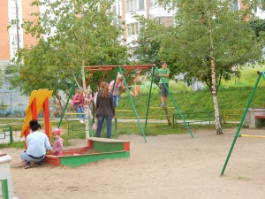 В районе Чертаново Южное отремонтировали оборудование детских площадок
