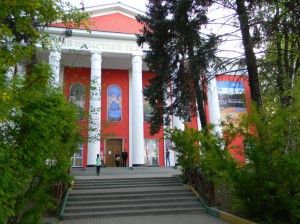 В Южном округе работают несколько театров, в одном из которых москвичей обучают актерскому мастерству 