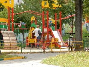 В районе Чертаново Южное провели ремонт детских площадок