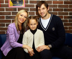 Фигуристка Мария Бутырская с семьей