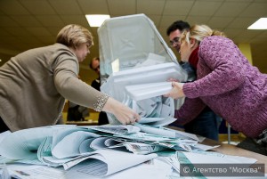 Подсчет голосов на избирательных участках в Москве