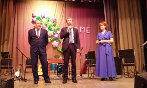 Глава управы Николай Щербаков и глава муниципального округа Александр Новиков на праздничном концерте