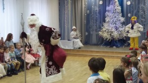 Сотрудники центра «Виктория» организовали новогодние праздники для детей