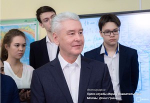 В Москве реализуется проект "Московская электронная школа", заявил Сергей Собянин