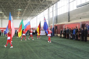 В манеже «Чертаново» на юге Москвы прошел матч между волонтерами, журналистами и воспитанниками столичных спортивных школ