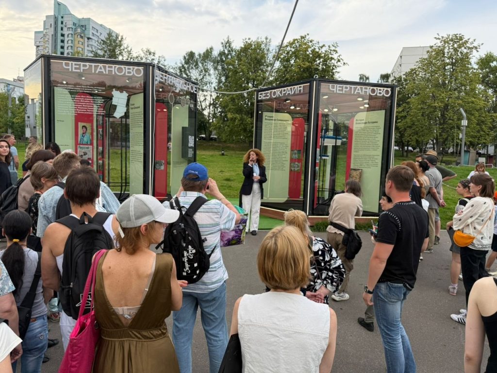 Выставку «Москва без окраин. Чертаново Центральное» открыли в парке Кировоградских прудов. Фото: официальная страница управы района Чертаново Центральное города Москвы
