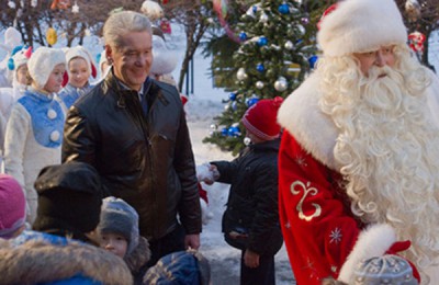 Елку мэра Москвы в предновогодние и праздничные дни посетят около 17 тысяч детей