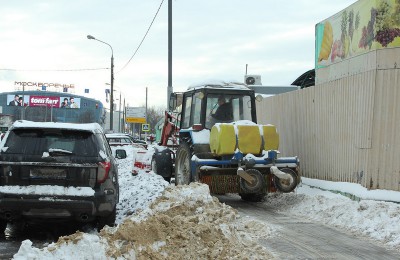 Уборка снега в районе Чертаново Южное ведется в круглосуточном режиме