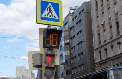 В рамках подготовки к проведению чемпионата мира по футболу в 2018 году на дорогах Москвы установят новые светофоры, камеры и знаки