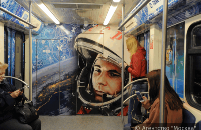 В столичном метро начал курсировать поезд, посвящённый 55-летию со дня первого полёта человека в космос