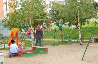 Спортивную и детскую площадки на Чертановской улице благоустроят