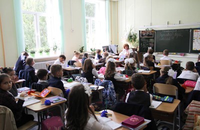 Департамент образования Москвы сообщает, что 83,5 тысячи ребят уже зачислены в первые классы