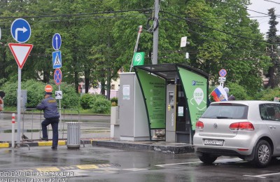 Правительство Москвы продлило срок действия резидентных разрешений на парковку с одного года до трех лет