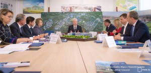 Мэр Москвы Сергей Собянин заложил капсулу в основание диагностического корпуса в «Сколково»