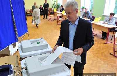 Мэр Сергей Собянин посетил избирательный участок №90 в Центральном административном округе Москвы