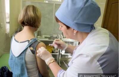 На юге Москвы у нескольких станций метро можно будет поставить прививку от гриппа