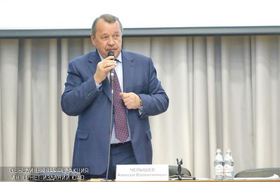 Префект Южного округа Алексей Челышев на встрече с жителями
