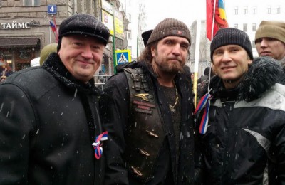 Депутат Владислав Графов с участниками шествия
