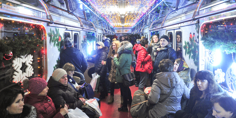 В ночь на Рождество метрополитен будет работать на час дольше