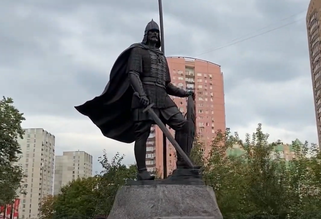 Александр Невский памятник в Москве.