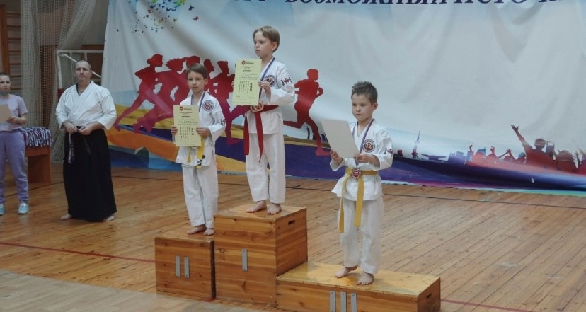 Ученик школы №1173 стал чемпионом в первенстве Москвы по традиционному шотокан каратэ. Фото: страница школы №1173 в социальных сетях