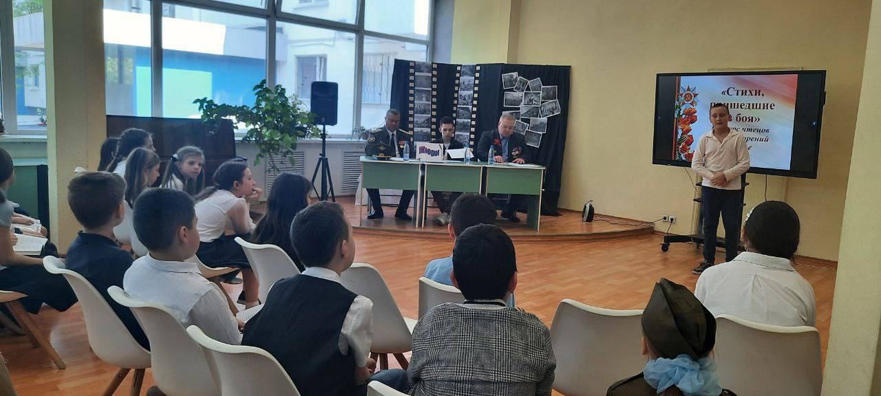 «Стихи, пришедшие из боя»: представители молодежной палаты Чертанова Южного помогли в организации конкурса. Фото: официальная странице молодежной палаты района Чертаново Южное в социальных сетях