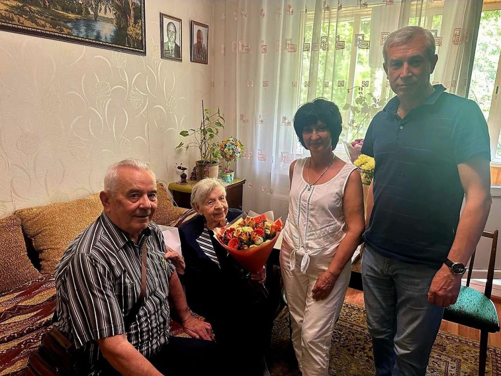 Жительницу Чертанова Южного поздравили со 100 летним юбилеем. Фото: официальная страница муниципального округа Чертаново Южное города Москвы в социальных сетях