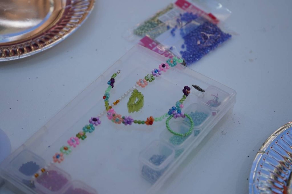 Мастер-класс по созданию браслетов из бусин состоится в Чертанове Южном. Фото: Анна Быкова, «Вечерняя Москва»