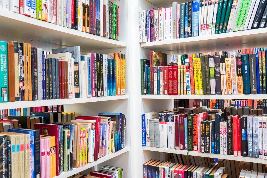 Сотрудники библиотеки №158 проведут мероприятие ко Дню знаний. Фото: Ксения Догонашева, «Вечерняя Москва»