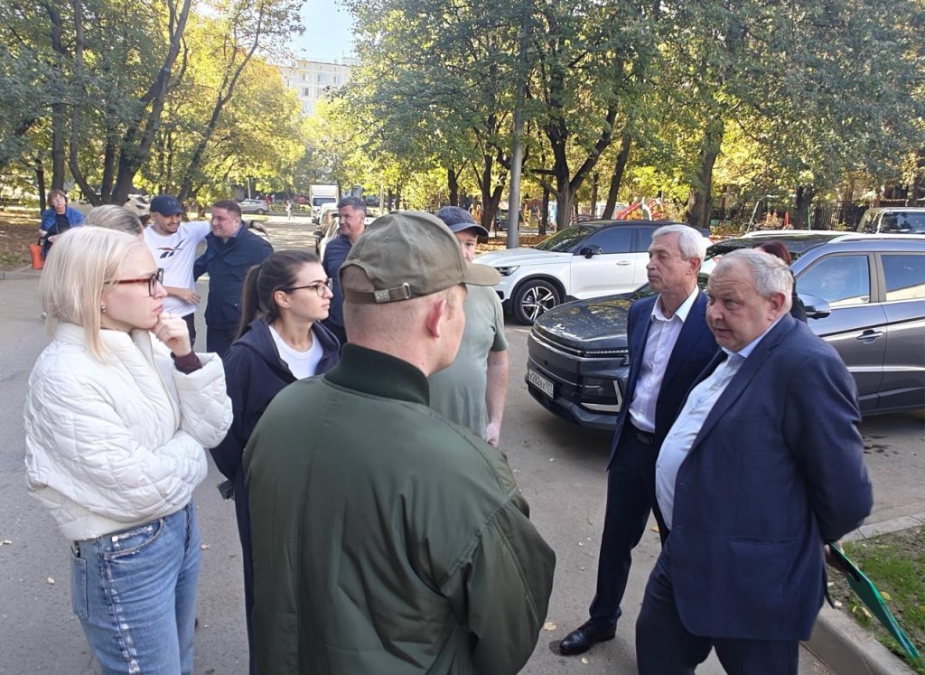 Рабочий обход провел глава управы Чертанова Южного. Фото: страница управы районо Чертаново Южное в социальных сетях