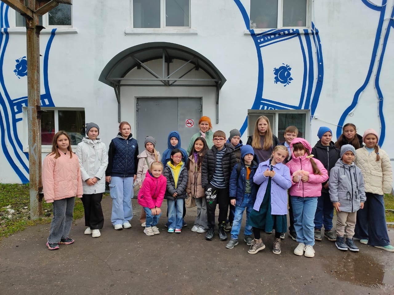 Ученики детского центра «Виктория» посетили Гжельский завод. Фото: страница детского центра «Виктория» в социальных сетях