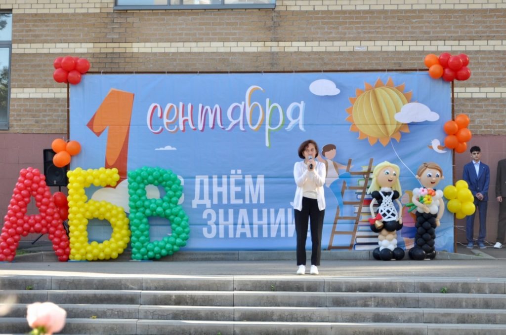 Ольга Бордовская поздравила школьников с началом учебного года. Фото: официальная страница школы №924 в социальных сетях