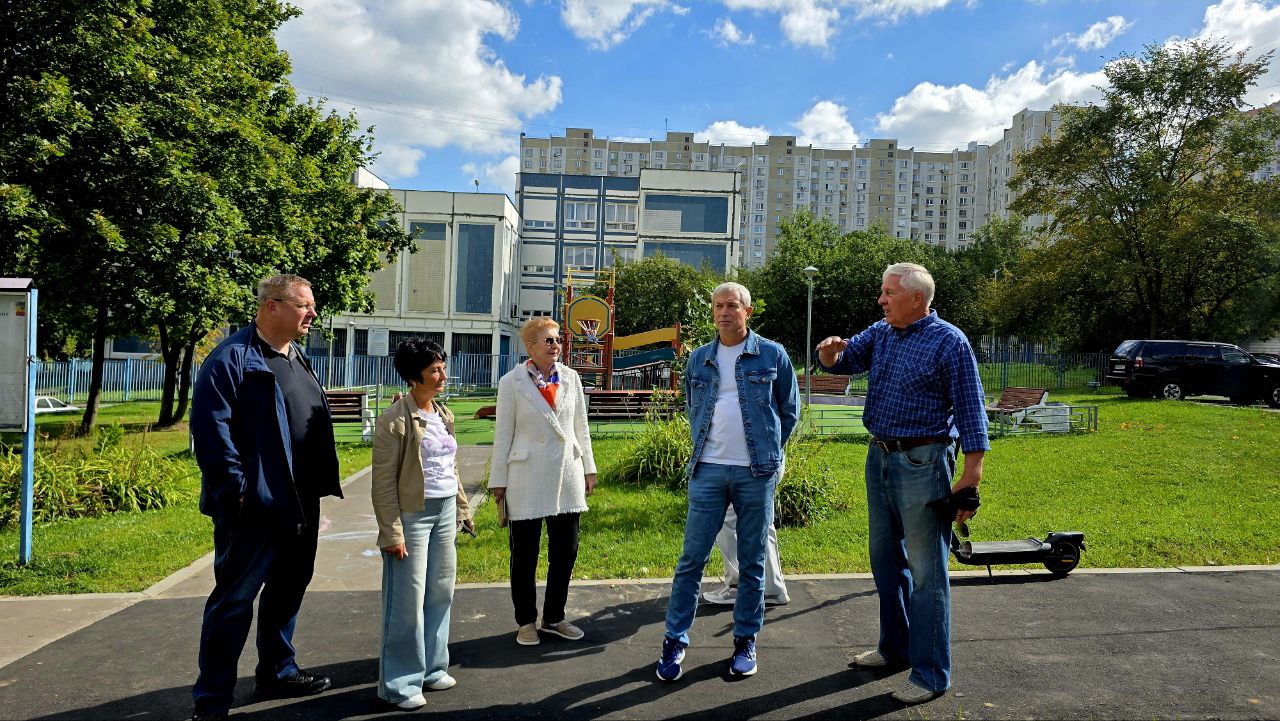 Глава муниципального округа принял участие в обходе территорий Чертанова Южного. Фото: Telegram-канал Муниципального округа Чертаново Южное в городе Москве 
