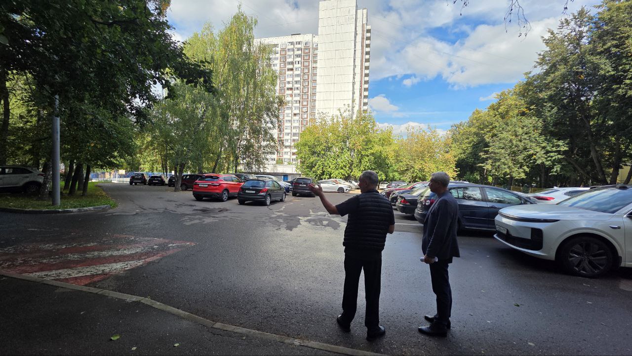 Александр Новиков провел встречу с горожанами в Чертанове Южном. Фото: Telegram-канал Муниципального округа Чертаново Южное в городе Москве