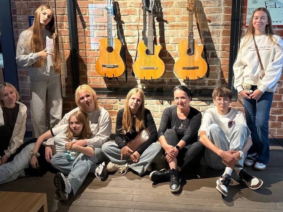 Ученики школы №1173 посетили музей Владимира Высоцкого. Фото: страница школы №1173 в социальных сетях