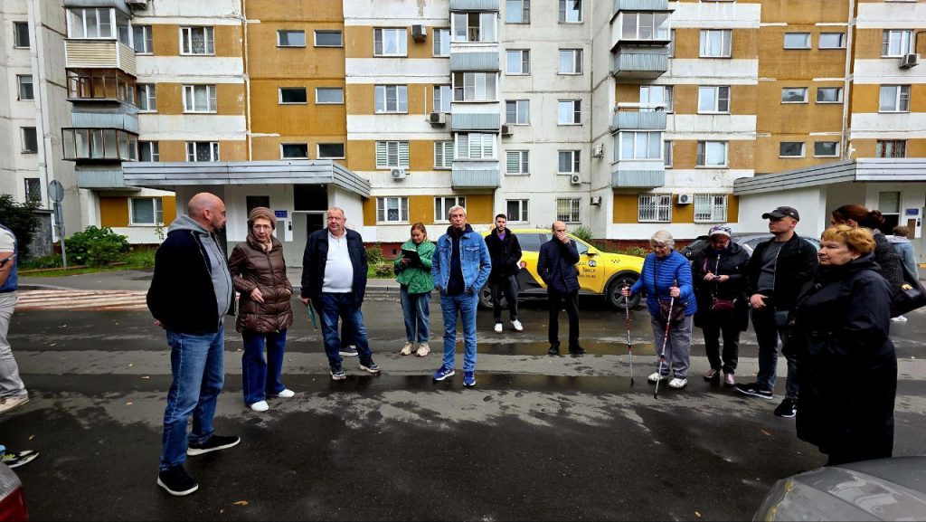 Участие в плановом обходе территории принял Александр Новиков. Фото: Telegram-канал Муниципального округа Чертаново Южное