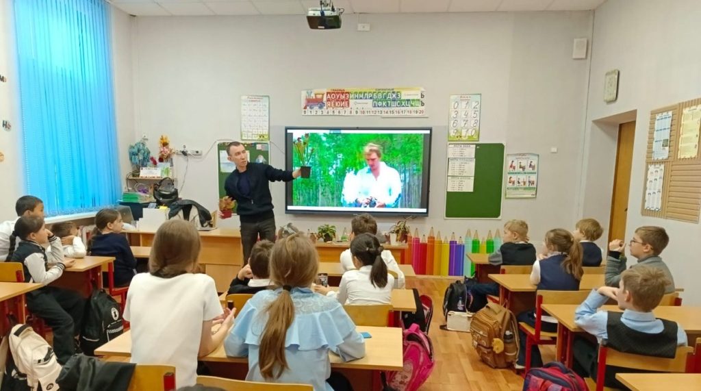 Мастер-класс о хищных растениях провели для четвероклассников школы №504. Фото: официальная страница школы №504 в социальных сетях