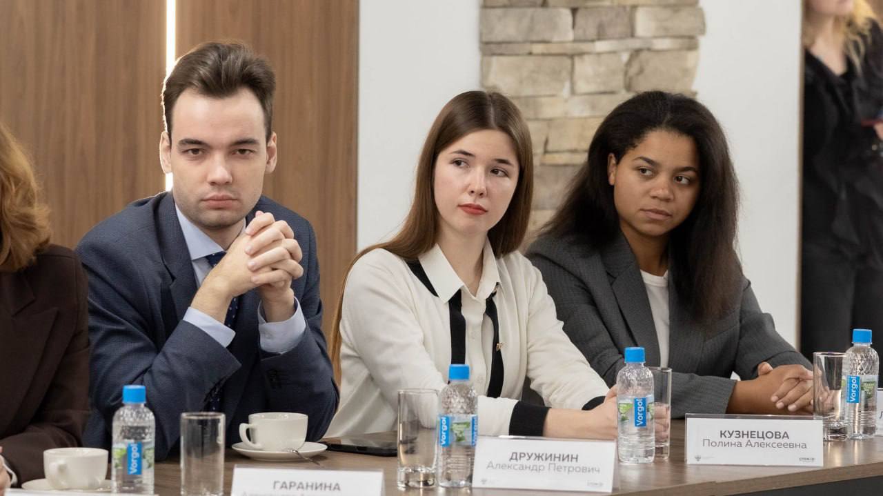 Выпускница РГГУ посетила встречу с министром науки РФ. Фото: Telegram-канал Российского государственного гуманитарного университета