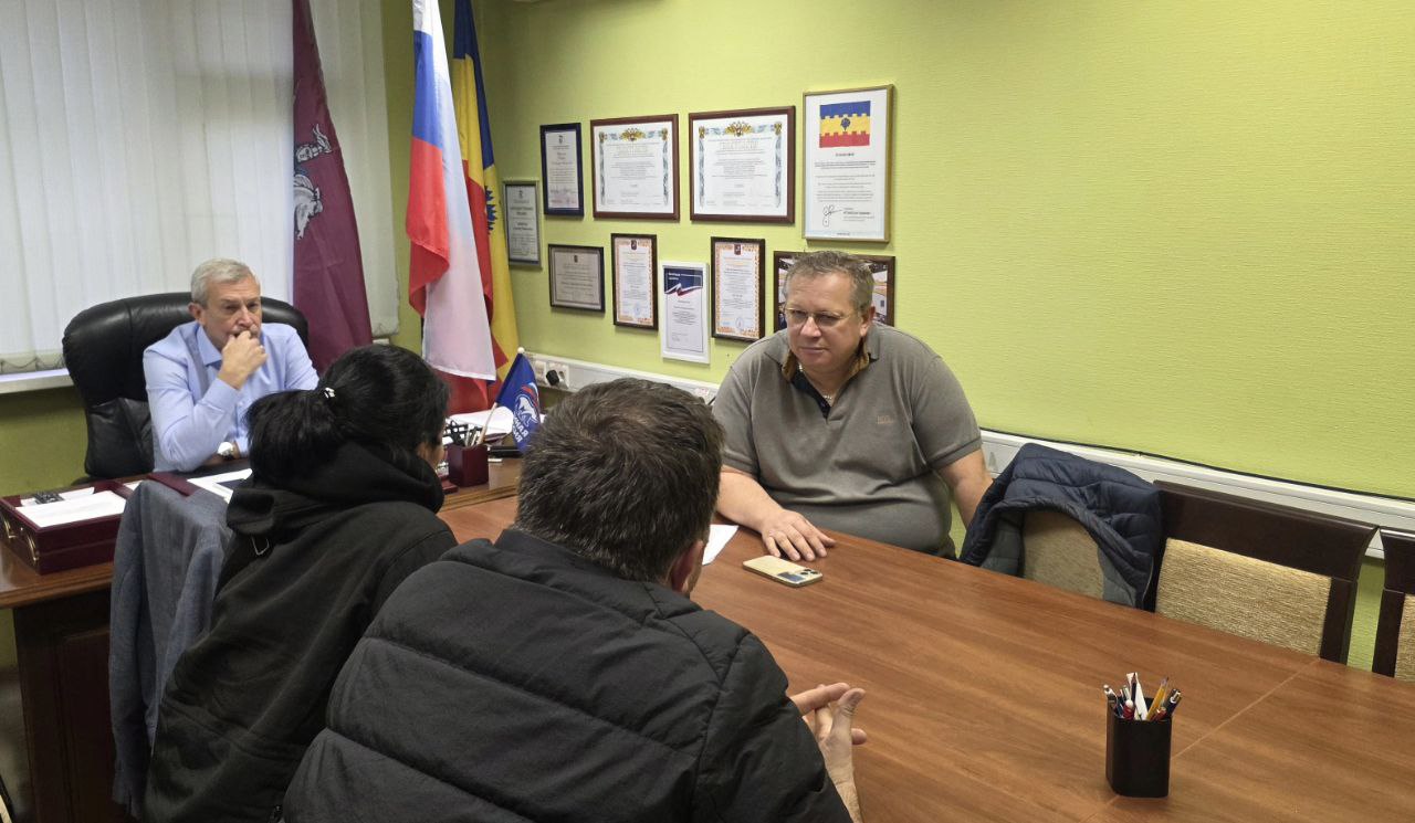 Александр Новиков обсудил сбор помощи для бойцов СВО. Фото: Telegram-канал МО Чертаново Южное 