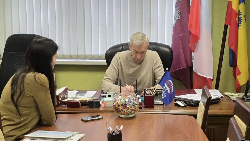 Глава муниципального округа оказал консультационную поддержку семье участника СВО. Фото: Telegram-канал Муниципального округа Чертаново Южное