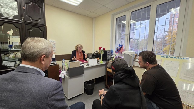 Депутат Елена Смирнова обсудила с горожанами способы поддержки бойцов СВО. Фото: официальная страница Елены Смирновой в социальных сетях