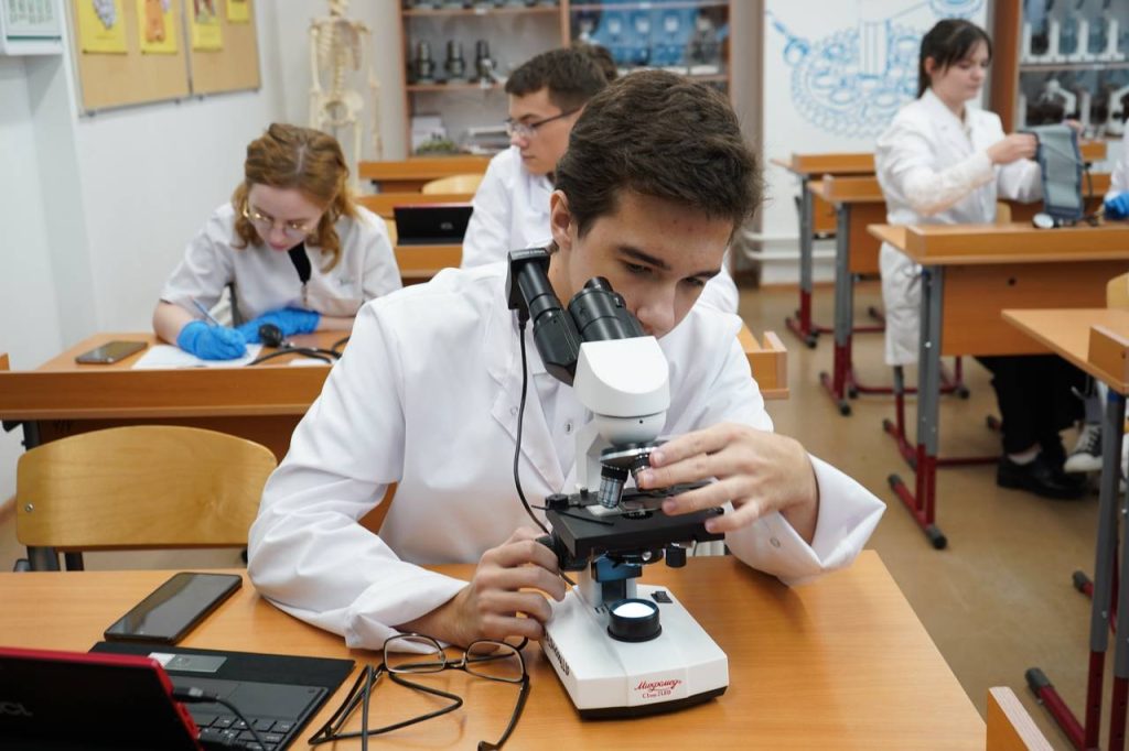 «Тайная секционная комната»: экскурсионную программу провели для семиклассников школы №556. Фото: Анна Быкова, «Вечерняя Москва»