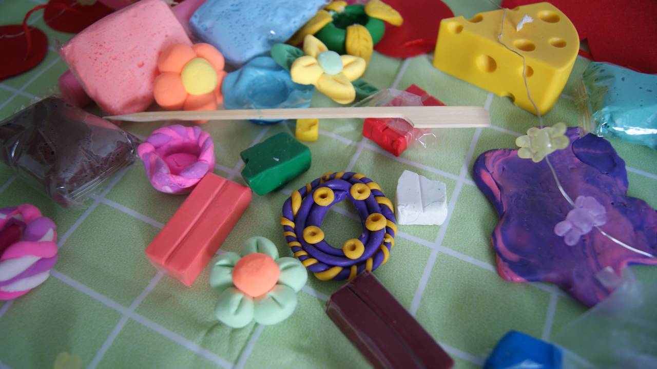 «Дымковская барыня»: мастер-класс провели в школе №1245. Фото: Татьяна Петрыкина, «Вечерняя Москва»