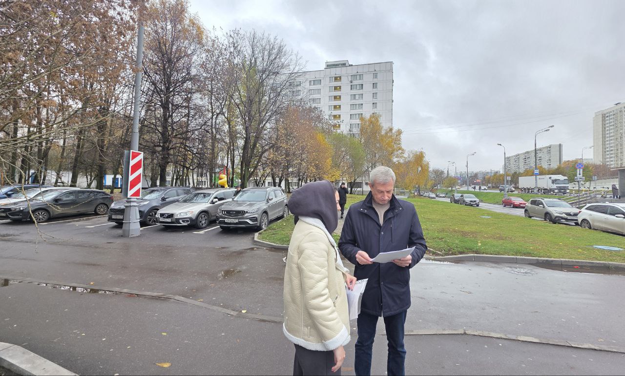 Глава муниципального округа Чертаново Южное Александр Новиков провел встречу с жителями района. Фото: Telegram-канал МО Чертаново Южное 